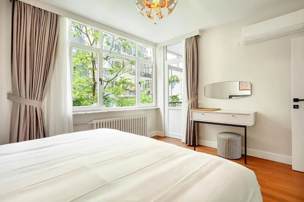 Signature Luxury Apartment At Galataport / Emre 11 Istanbul