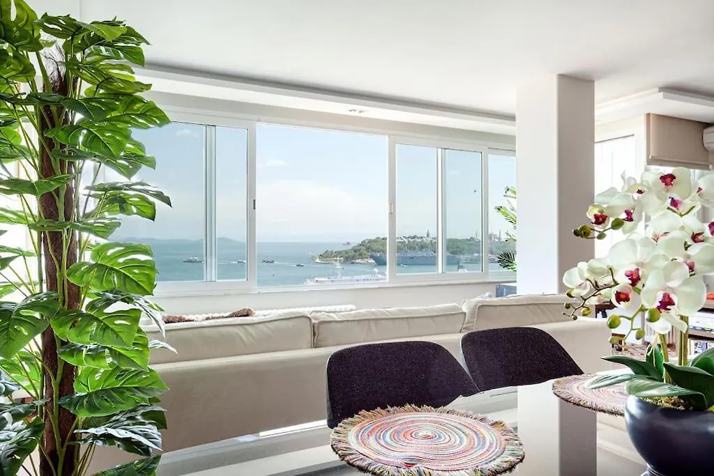 Signature Luxury Apartment At Galataport / Emre 11 Стамбул