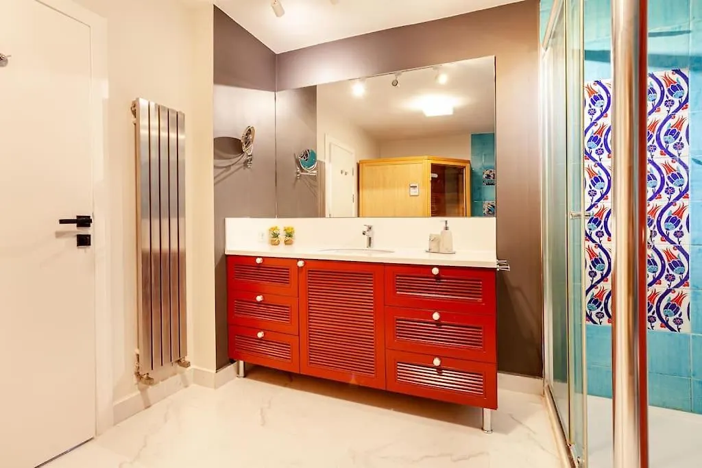 Signature Luxury Apartment At Galataport / Emre 11 Стамбул